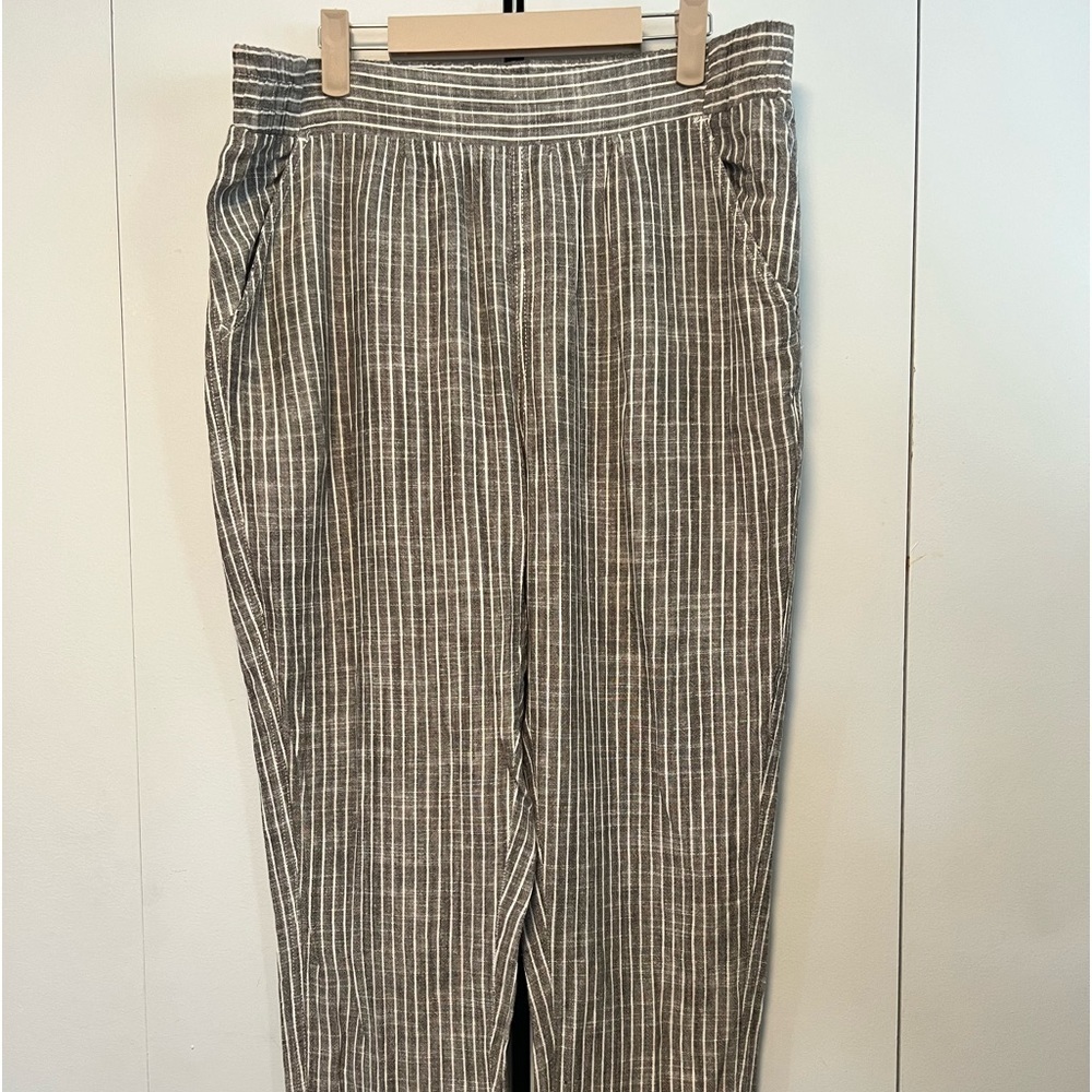 EUC Splendid Tapered Leg Relaxed Flat Front Cuffed Pants Size L